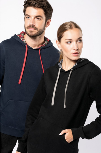 K4013 - Unisex sweater met contrasterende capuchon met motief